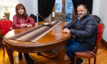 Cristina Kirchner recibió en su casa a Ricardo Quintela tras la cumbre peronista