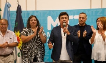 Fernando Espinoza sumó a "Toty" Flores y a dos ex concejales de Cambiemos al gabinete de La Matanza