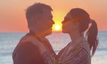 Barby Franco compartió fotos de su cumpleaños junto a Burlando a orillas del mar