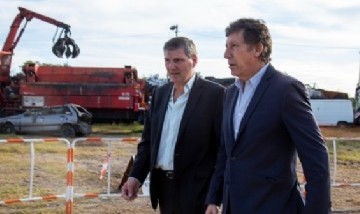 Posse supervisó la compactación de 2 mil vehículos en el depósito fiscal de Bajo Boulogne