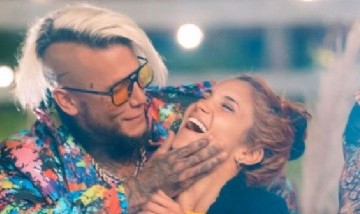 Alex Caniggia y Melody Luz están emocionados.