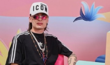 Video: Peso Pluma habló con acento argentino en pleno show y enloqueció a todos