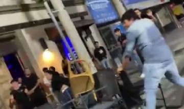 Quisieron entrar a un bar en Tunuyán, no los dejaron y arrojaron sillas del lugar