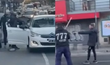 Un portero les pidió a unos jóvenes que no orinaran en el hall de un edificio y lo molieron a golpes