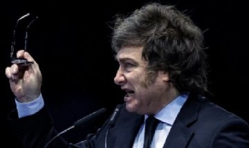 Manuel Adorni quedó en el centro del escándalo y golpea la confianza en el gobierno de Javier Milei