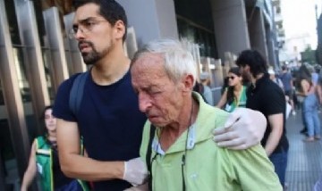 Hinchas de distintos clubes del fútbol argentino se convocaron a marchar para defender a los jubilados