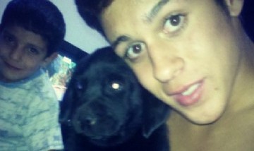 Nahuel y su perrito, Buenos Aires.
