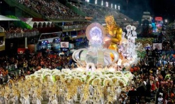 Una niña de 11 años murió al caer de una carroza en el carnaval de Río