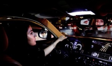 Informe revela que las conductoras mujeres son más seguras y causan menos siniestros graves