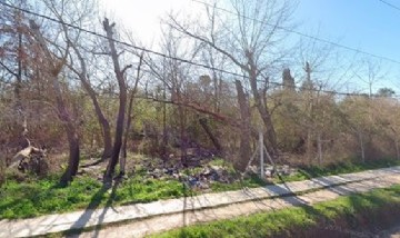 Golpearon, estrangularon y abusaron de una adolescente en Pilar: el sospechoso está prófugo