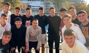 La sorpresiva y emotiva visita de Julián Álvarez a la pensión de River: las imágenes