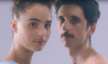 Los bigotes femeninos son la nueva moda