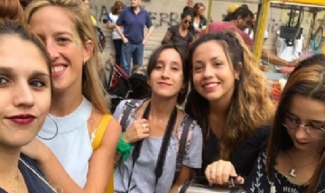 Clari, Bianca, Oriana, Cami y Luli mateando Rosario, Santa Fe.