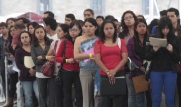 La desocupación afecta más a mujeres jóvenes
