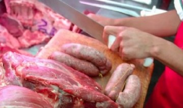 Una carnicería puso el asado a un precio para libertarios y otro para peronistas