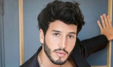 Sebastián Yatra volvió a Bariloche desde donde lanzó su último sencillo: "Los domingos"