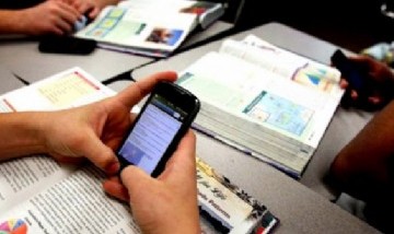 Presentan un proyecto para restringir los celulares en las escuelas de la provincia de Buenos Aires