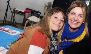 Marisa Fassi se reunió con alumnos de Cañuelas para hablar del viaje de egresados gratis
