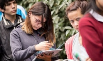 Apatía, desconfianza y demanda de Estado: qué revela el nuevo estudio sobre la mirada política de los jóvenes