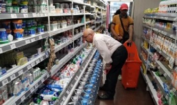 Nueve de cada diez familias cordobesas debió financiar la compra de alimentos