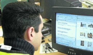 Quiso arreglar su computadora y encontraron pornografía infantil