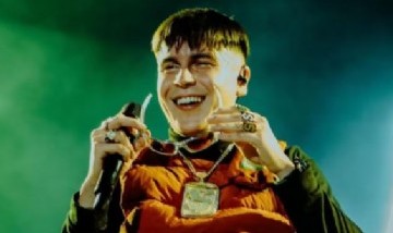 El rapero Ysy A lo hizo de nuevo: ahora hizo un comentario que generó enojo en el mundo del rock