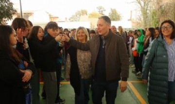 Gray inaugura mejoras en escuelas de Monte Grande