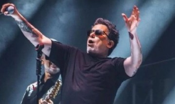 Andrés Calamaro abandona el escenario por la reacción del público a su defensa de las corridas de toros