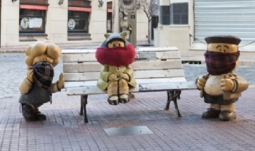 Estatuas de la Ciudad de Buenos Aires fueron vestidas con "tapabocas" caseros