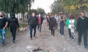 Raffaellino realizó en Florencia Varela una nueva recorrida junto a Flor Casamiquela