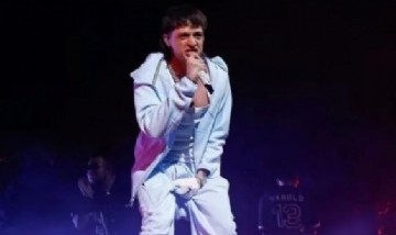 El exabrupto de Peso Pluma en pleno show para describir la derrota de México ante Argentina