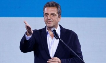 Massa le deja a Milei fondos para pagar sueldos, jubilaciones, aguinaldos y deuda