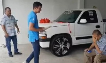 Rifó su camioneta para pagar su tratamiento contra el cáncer y el ganador se la devolvió