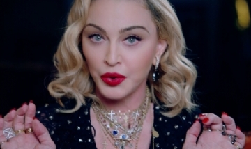Video: Madonna se bebe su propia orina como tip de belleza