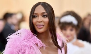 Naomi Campbell paseó desnuda por el subterráneo de Nueva York