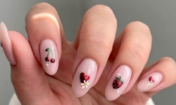 Uñas de sticker: la tendencia que se puso de moda y que se puede hacer en casa