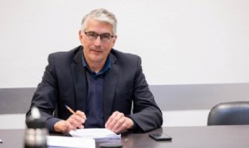 Carlos Puglelli impulsa un proyecto de ley para incorporar la enseñanza de Inteligencia Artificial en las escuelas bonaerenses
