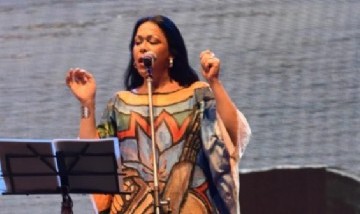 Demir Hannah, la primera cantante trans de la Fiesta Nacional del Chamamé