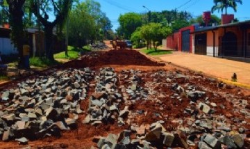 Posadas: Realizan obras de empedrado y de cordón cuneta en la zona oeste