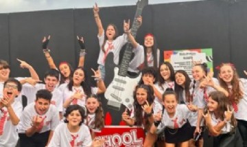 La banda de niñas y niños músicos de School of Rock, se presentó en el Kidsapalooza 2024