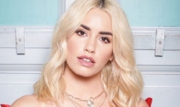 Lali Espósito sorprendió posando en topless