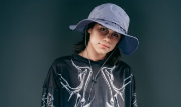 Valentino Merlo en el Gran Rex: el joven se presenta por primera vez en la calle Corrientes