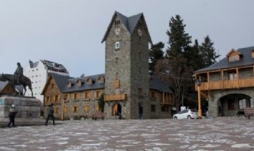 Irresponsable: una egresada tenía síntomas de Covid-19, viajó a Bariloche y contagió a 65 personas