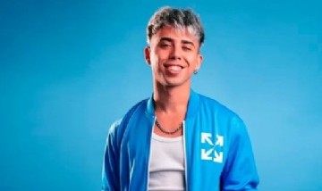 Luck Ra chocó con su auto y vivió un momento insólito con un fanático que le encaró con todo