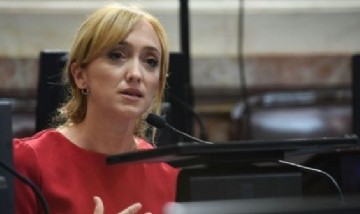 Una senadora furiosa con el Gobierno por habilitar a dos sitios de apuestas online