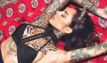 Cande Tinelli tomó la drástica decisión de sacarse los tatuajes y comenzó con uno de los más grandes