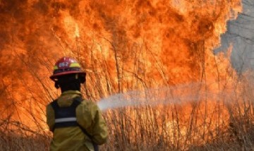 Incendios en Córdoba: Más de 400 bomberos intentan sofocar los focos de fuego