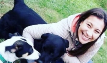 Liliana y sus mascotas Fofi y Tomi. Santa Rosa, La Pampa.