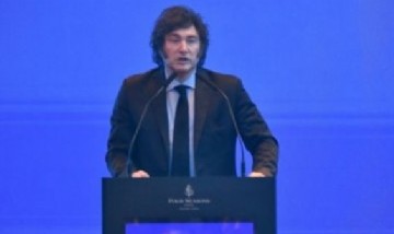 Ernesto Tenembaum reveló que Javier Milei pide bajar las luces para ocultar la papada