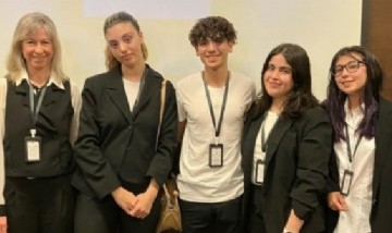 Cuatro jóvenes piden ayuda para poder viajar a las Olimpíadas de Economía en Grecia